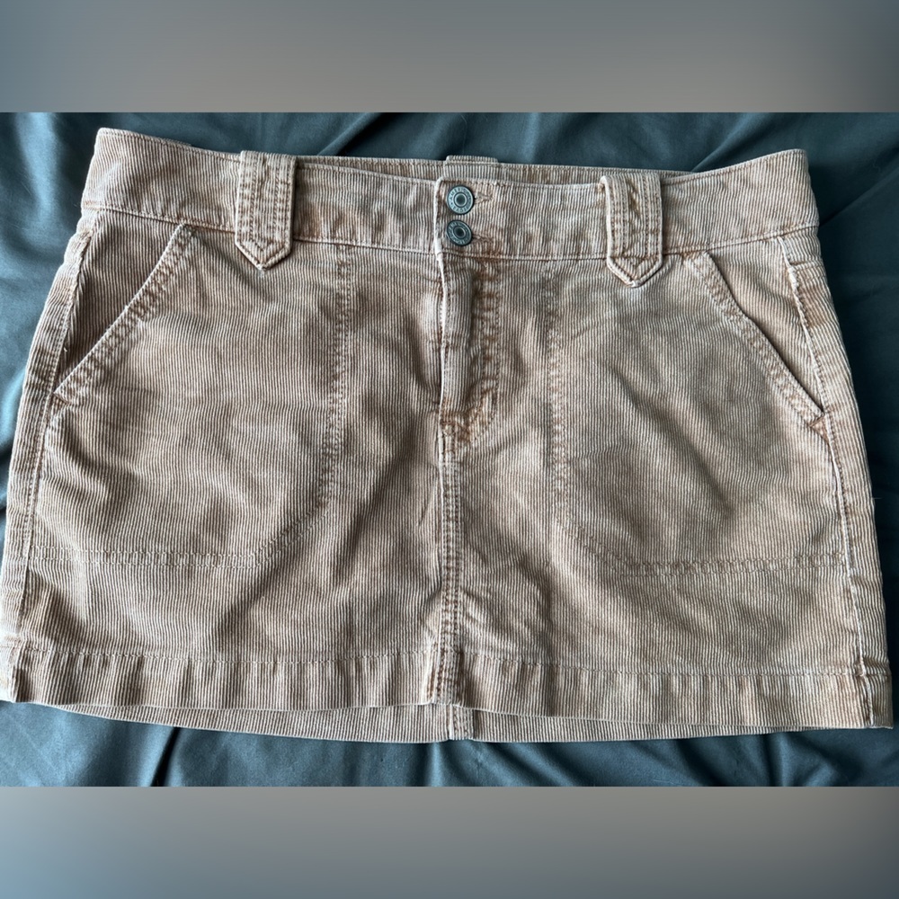 American Eagle corduroy skirt. Size 8 New, no tags.